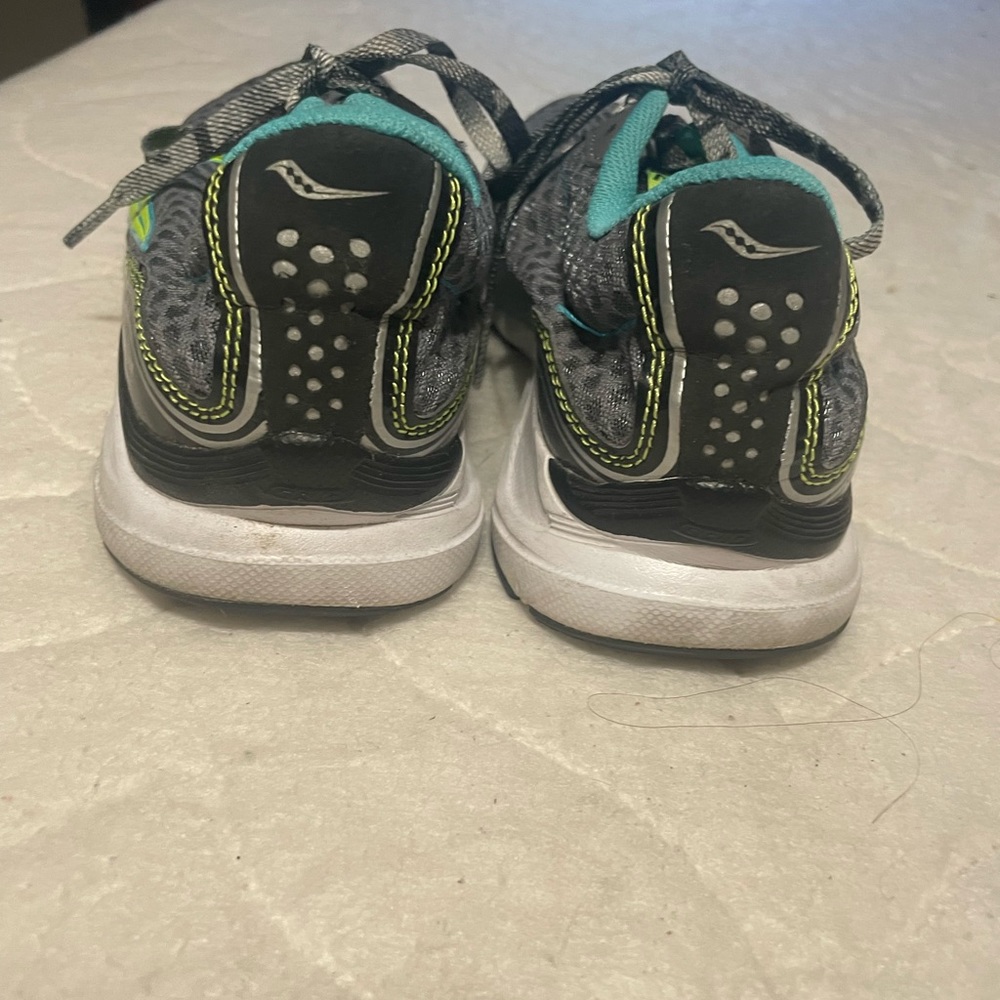 Women’s 7.5 Saucony